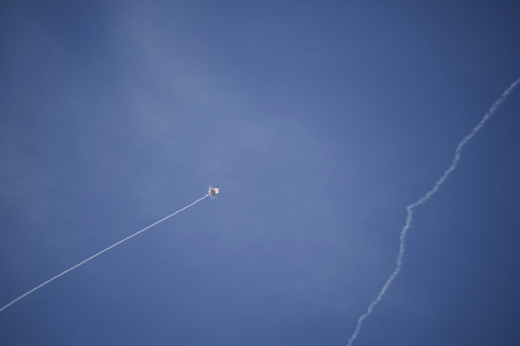 Πώς το Iron Dome αναχαιτίζει ρουκέτα πάνω από τη Γαλιλαία την στιγμή της ζωντανής ανταπόκρισης στην κάμερα του EΡΤΝews 2 Πώς το Iron Dome αναχαιτίζει ρουκέτα πάνω από τη Γαλιλαία την στιγμή της ζωντανής ανταπόκρισης στην κάμερα του EΡΤΝews