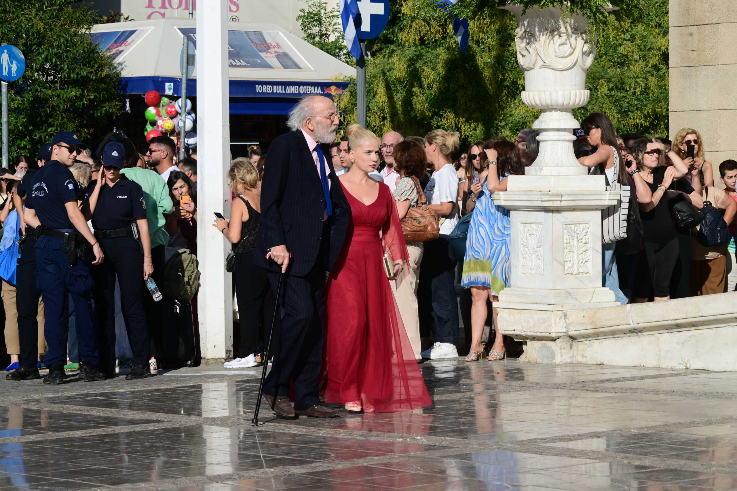 Αλέξανδρος Λυκουρέζος και Τζένη Οικονόμου στον γάμο της Θεοδώρας Γλύξμπουργκ και του Μάθιου Κουμάρ