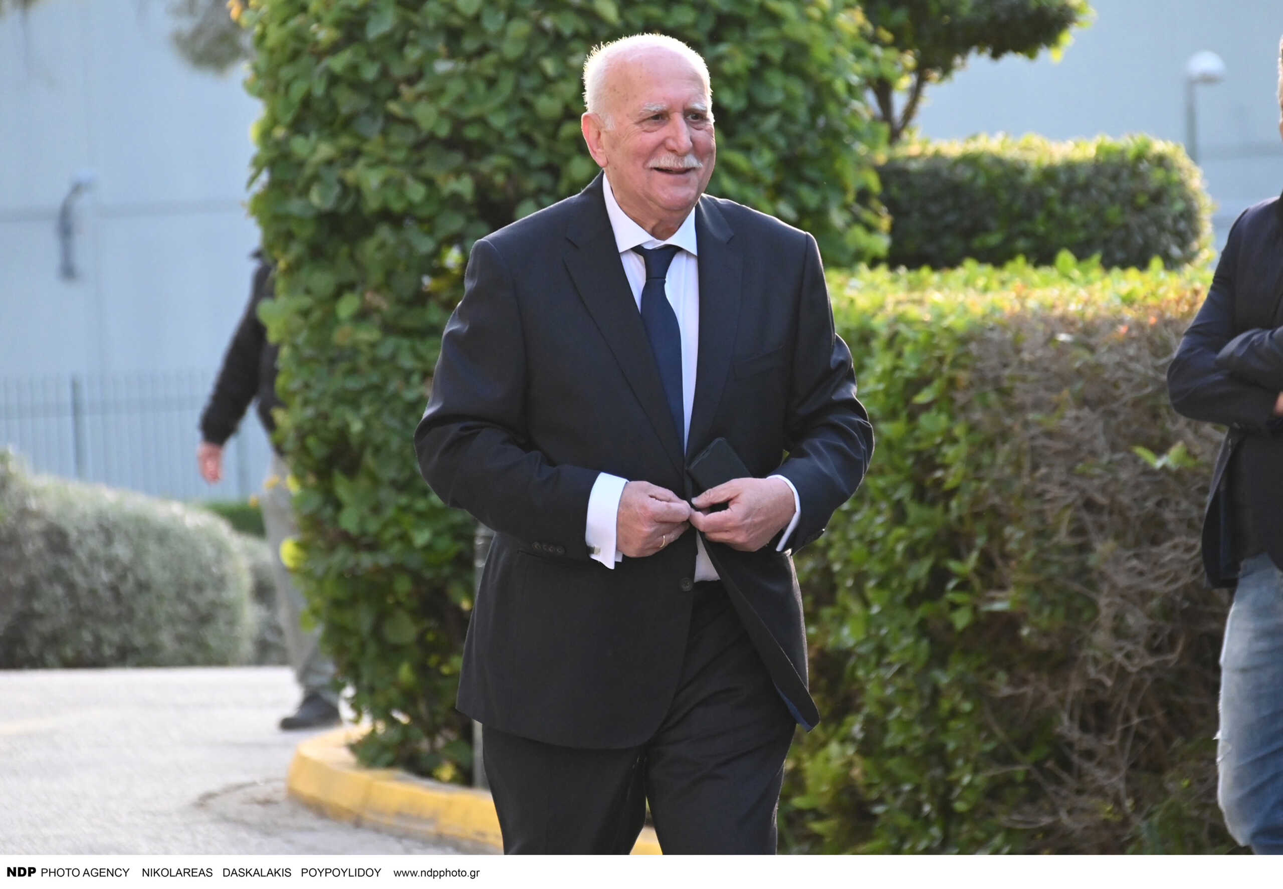 Ο Γιώργος Παπαδάκης έβγαλε το «Καλημέρα Ελλάδα» από το σπίτι του – «Γιατί είστε εσείς εκεί και εγώ εδώ;»