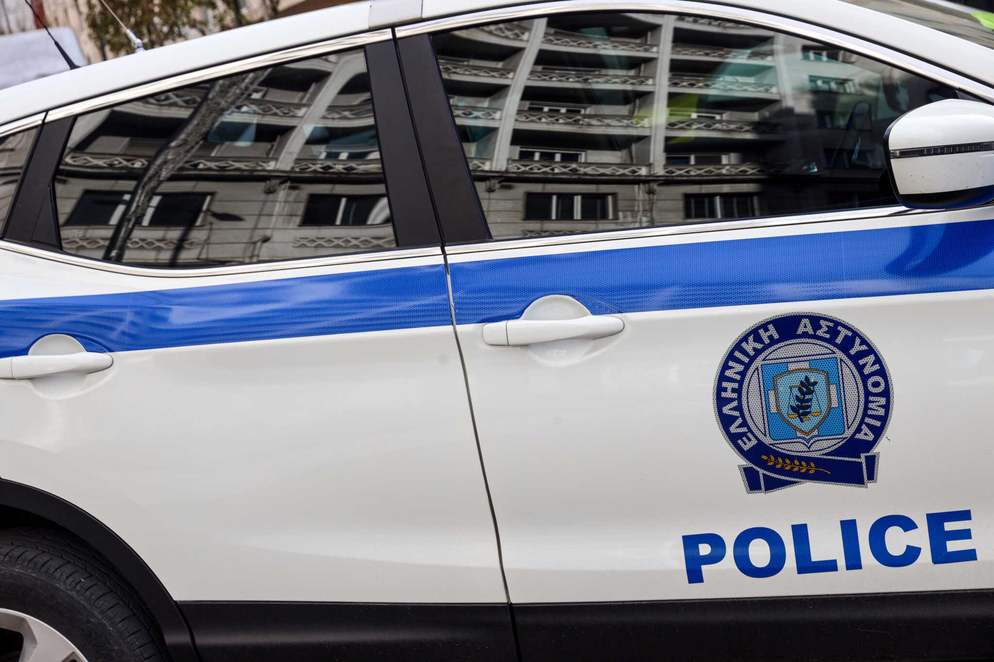 Βίντεο από τη ληστεία φαρμακείου στα Νέα Λιόσια: Έβγαλε όπλο μπροστά στους πελάτες