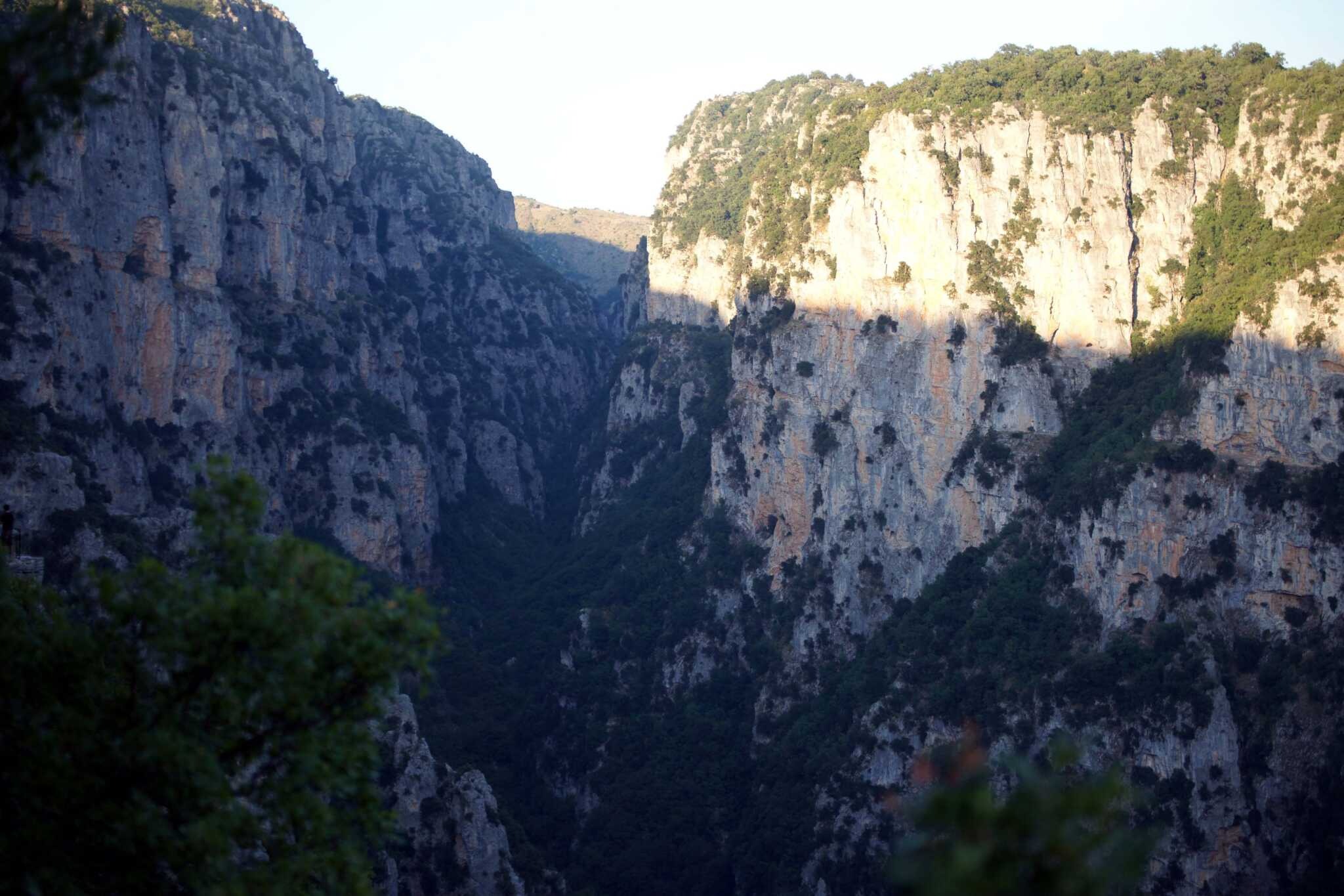 «Έπεσαν 22mm βροχής στο Φαράγγι της Σαμαριάς, ενώ όλο τον μήνα πέφτουν 16mm – Ευάλωτη σε κατολισθήσεις η περιοχή» λέει ο Τσατραφύλλιας