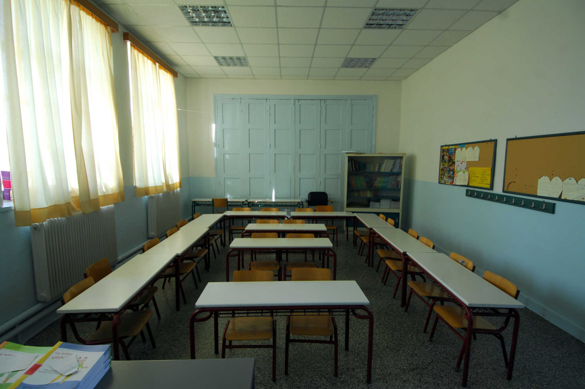 «Ακούμπησαν τη φαλτσέτα κοντά στα χείλη του και τον ξύρισαν», λέει ο πατέρας του δεύτερου μαθητή που δέχτηκε επίθεση σε σχολείο στην Ερμιόνη