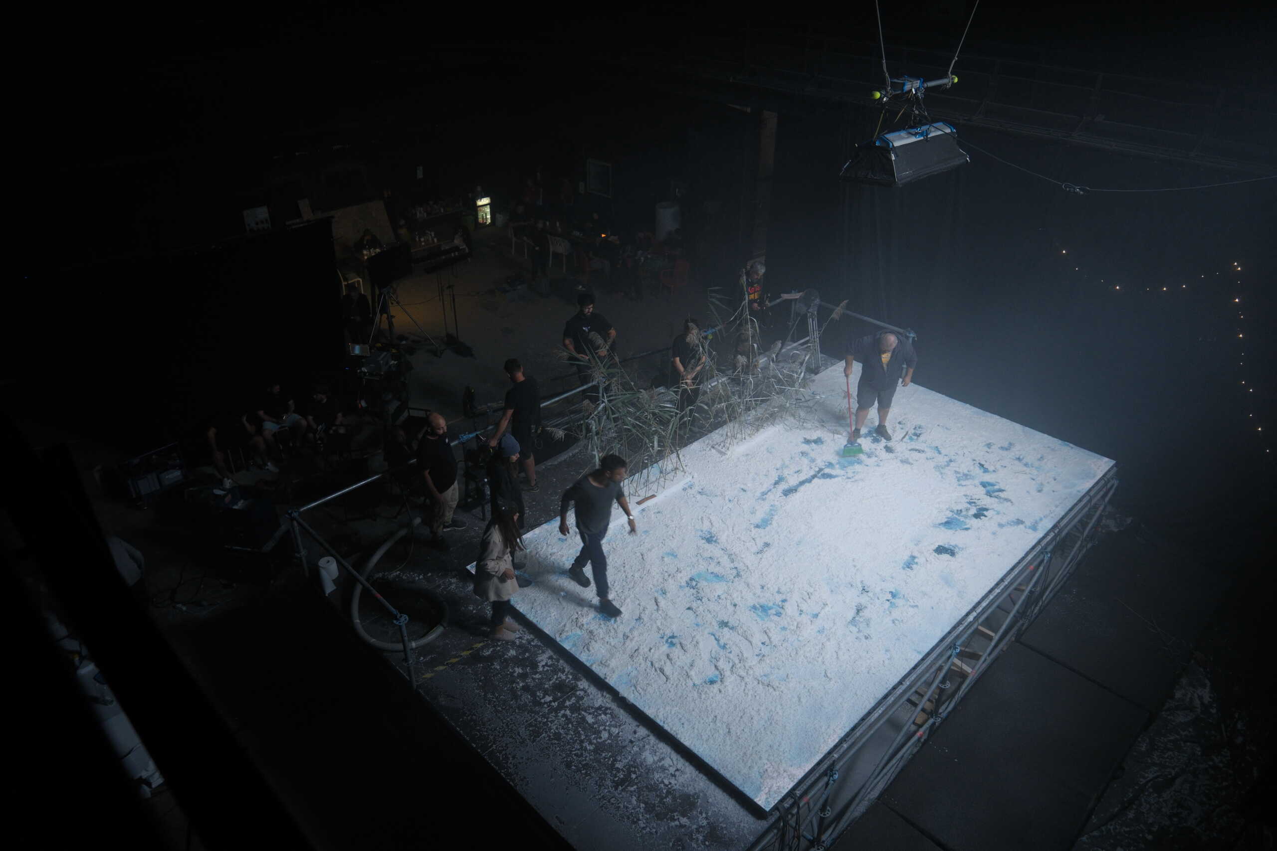 «Ταμπού»: Backstage φωτογραφίες από τα γυρίσματα στην παγωμένη λίμνη Ιωαννίνων 