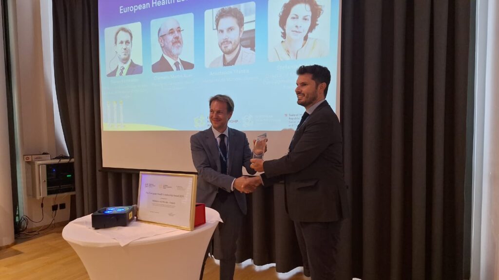 Στους Γιατρούς του Κόσμου απονεμήθηκε το European Health Leadership Award 2024 για το καινοτόμο έργο «Ενεργός και Υγιής Γήρανση 60+» 4 Στους Γιατρούς του Κόσμου απονεμήθηκε το European Health Leadership Award 2024 για το καινοτόμο έργο «Ενεργός και Υγιής Γήρανση 60+»