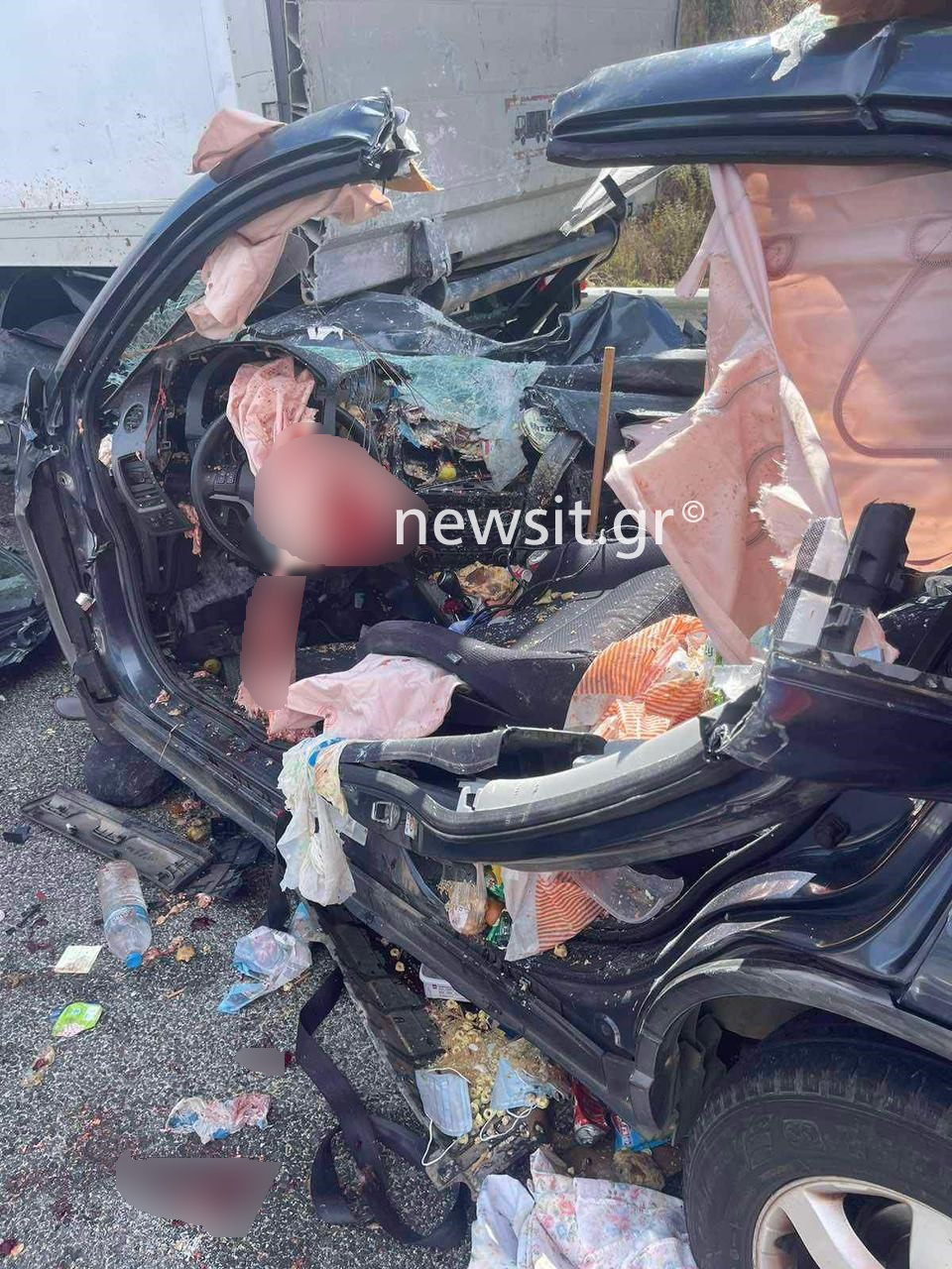 Θανατηφόρο τροχαίο στην Πατρών Κορίνθου μετά από σφοδρή σύγκρουση ΙΧ με φορτηγό – Δύο ηλικιωμένοι νεκροί