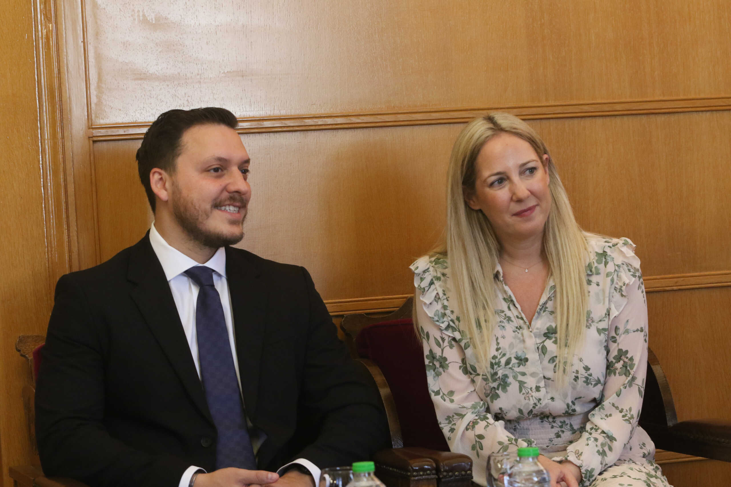 Μέλη της οικογένειας Γλύξμπουργκ επισκέφθηκαν τον Αρχιεπίσκοπο Ιερώνυμο με αφορμή τον γάμο της Θεοδώρας 9 Μέλη της οικογένειας Γλύξμπουργκ επισκέφθηκαν τον Αρχιεπίσκοπο Ιερώνυμο με αφορμή τον γάμο της Θεοδώρας