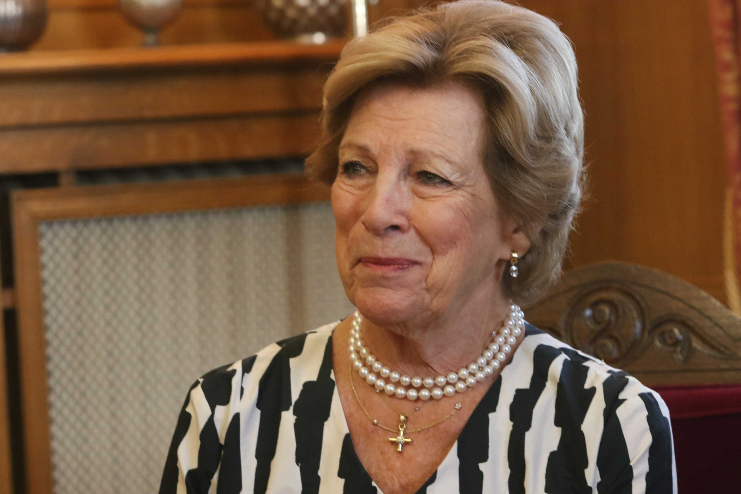 Μέλη της οικογένειας Γλύξμπουργκ επισκέφθηκαν τον Αρχιεπίσκοπο Ιερώνυμο με αφορμή τον γάμο της Θεοδώρας 6 Μέλη της οικογένειας Γλύξμπουργκ επισκέφθηκαν τον Αρχιεπίσκοπο Ιερώνυμο με αφορμή τον γάμο της Θεοδώρας