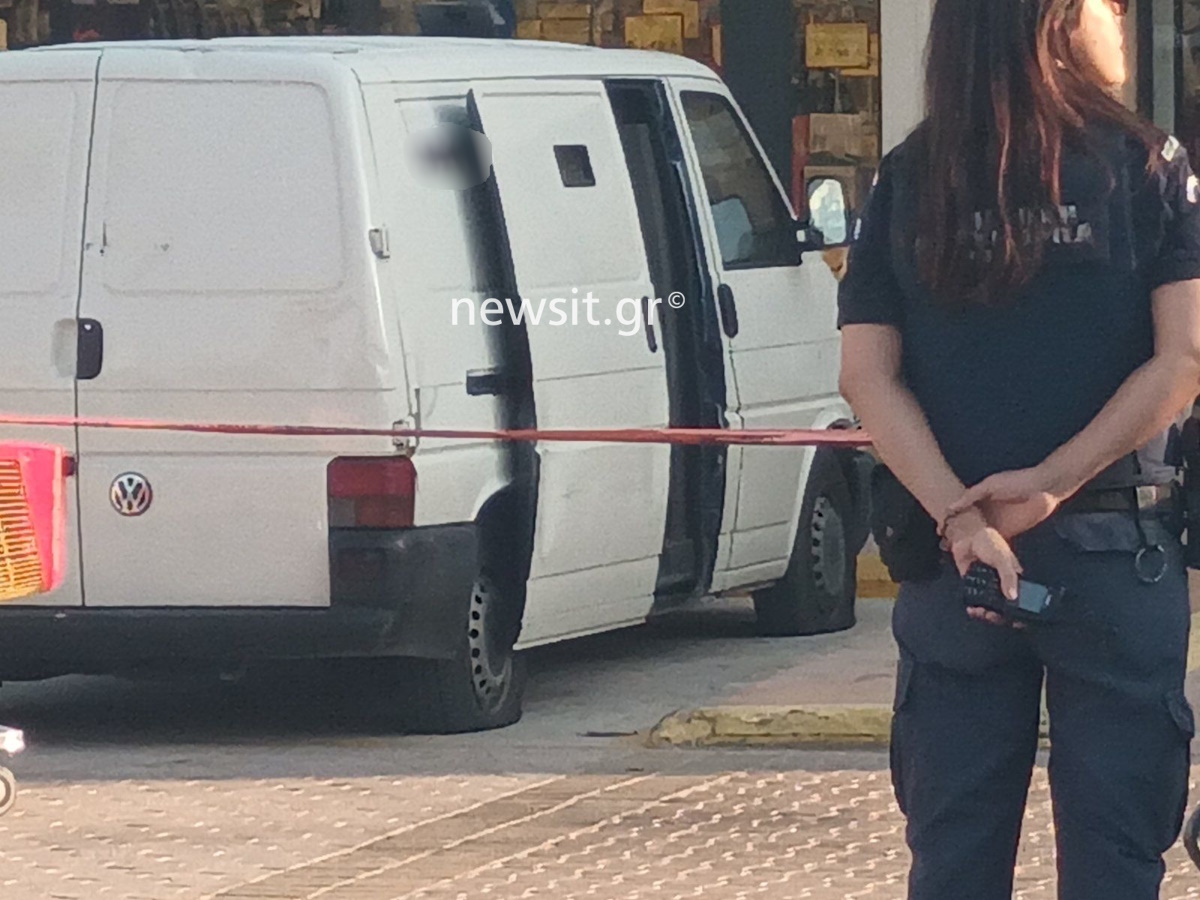 Τι ψάχνει η Αντιτρομοκρατική για τη ληστεία της χρηματαποστολής στο Λαύριο με λεία 1,5 εκατομμύριο ευρώ 2 Τι ψάχνει η Αντιτρομοκρατική για τη ληστεία της χρηματαποστολής στο Λαύριο με λεία 1,5 εκατομμύριο ευρώ