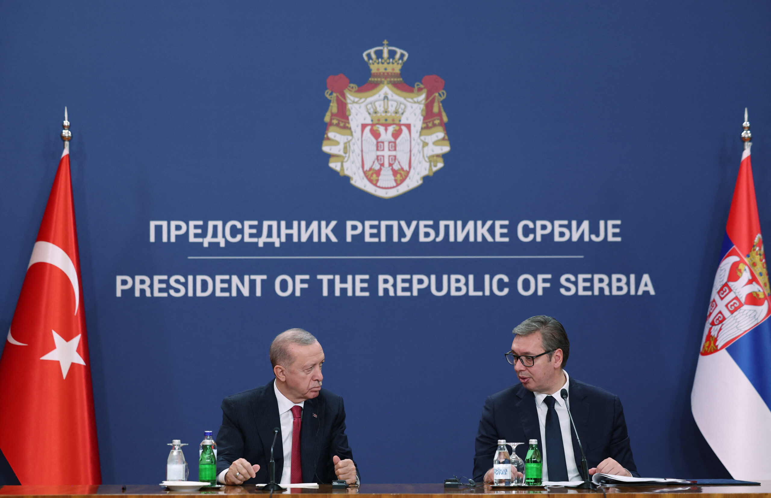 Οικονομία, περιφερειακή σταθερότητα αλλά και συμπαραγωγή οπλικών συστημάτων, απασχόλησαν την συνάντηση Ερντογάν – Βούτσιτς στο Βελιγράδι