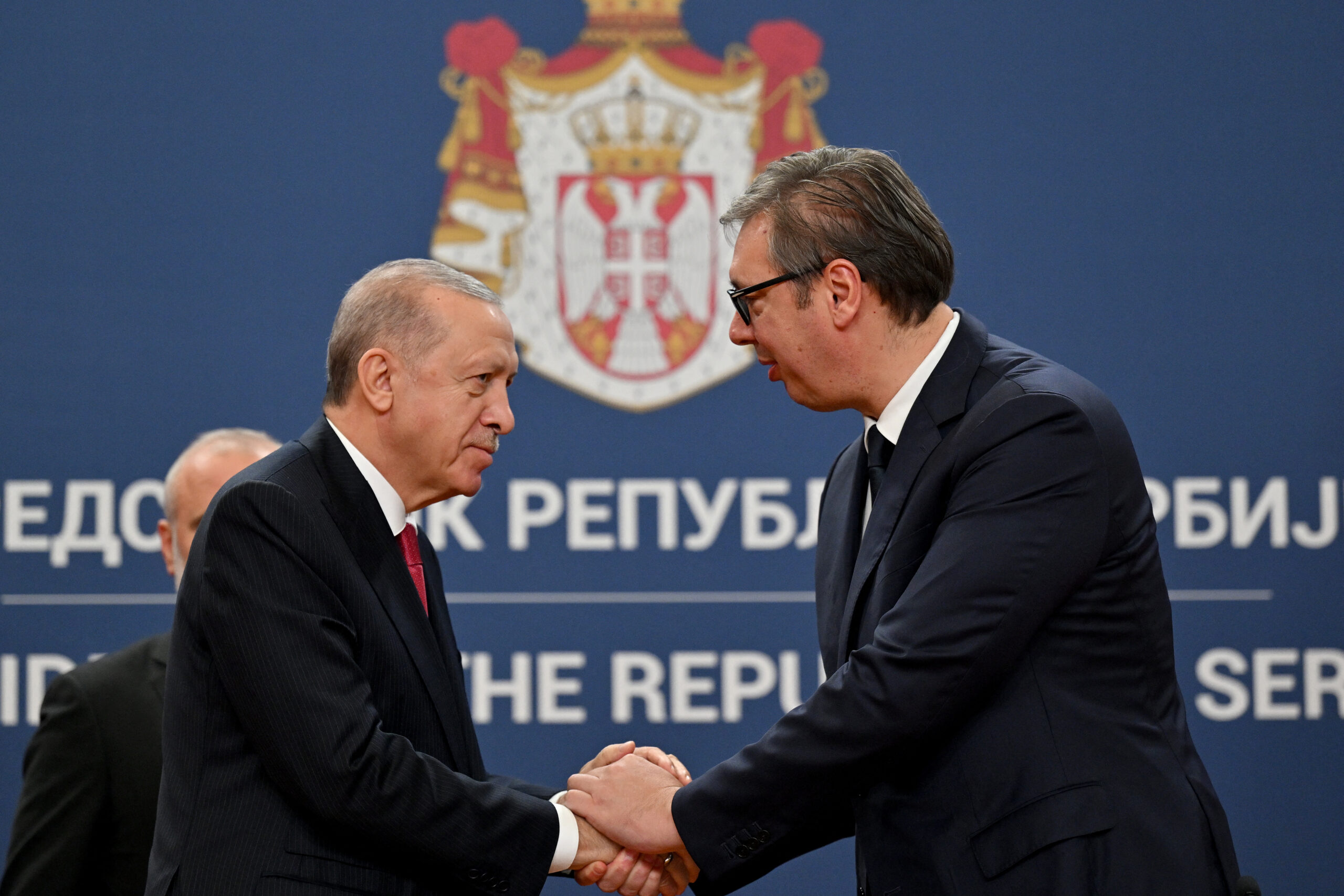 Οικονομία, περιφερειακή σταθερότητα αλλά και συμπαραγωγή οπλικών συστημάτων, απασχόλησαν την συνάντηση Ερντογάν – Βούτσιτς στο Βελιγράδι