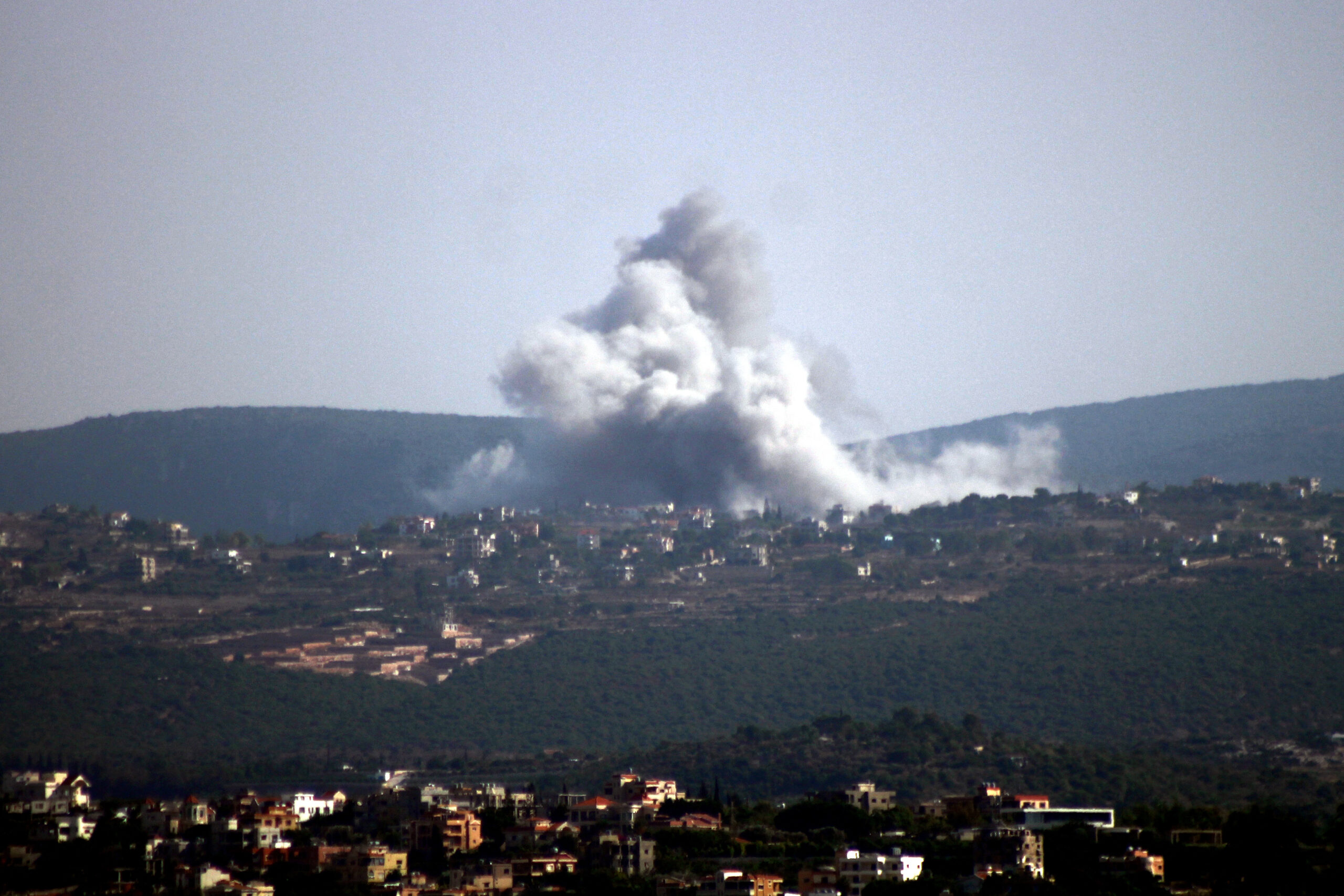 Λίβανος :Οι Ισραηλινοί βομβάρδισαν υπόγεια αποθήκη όπλων της Χεζμπολάχ στη Βηρυτό – Νεκροί σε επιθέσεις στα νότια και ανατολικά