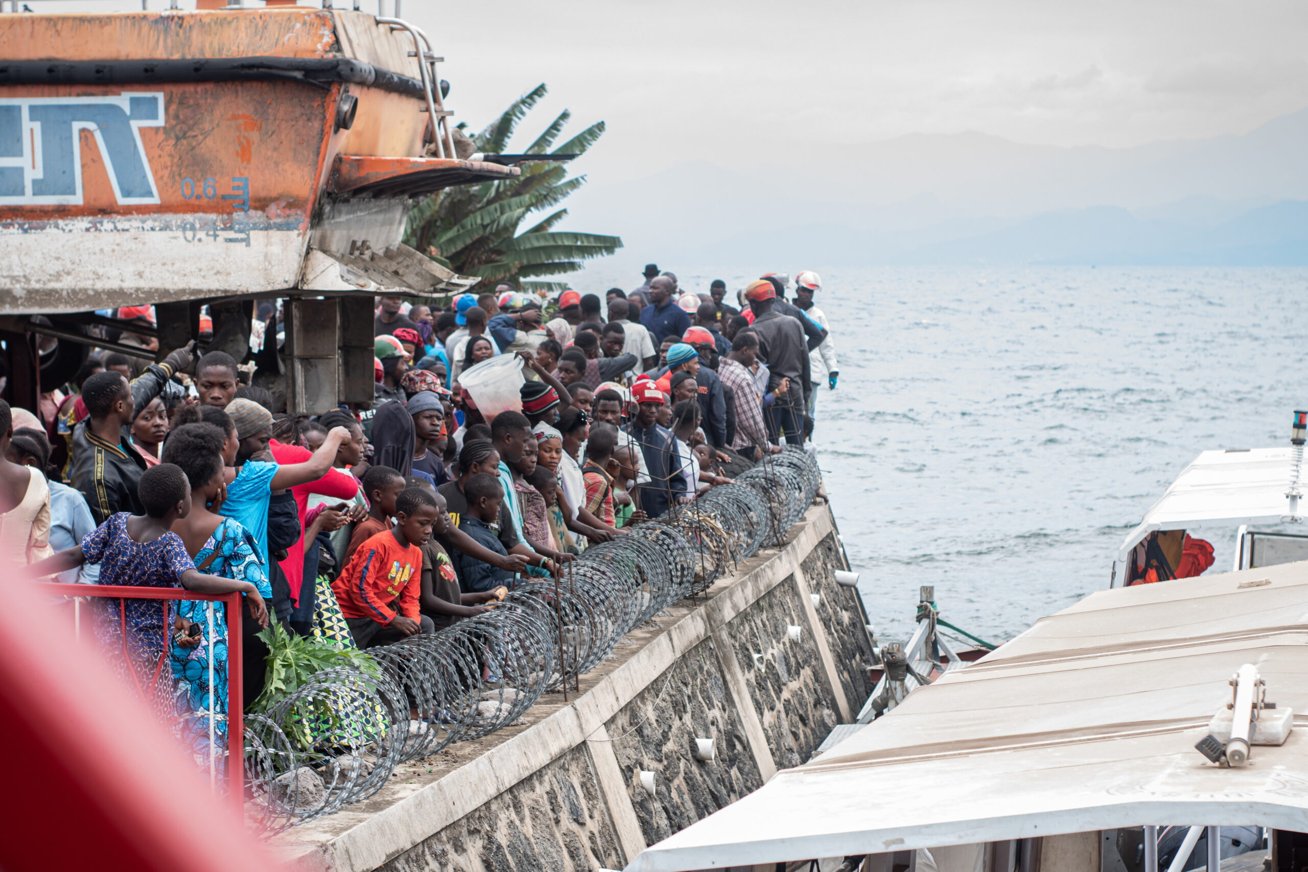 Dozens dead after vessel capsizes in eastern Congo lake, witnesses say ΛΔ Κονγκό: Τουλάχιστον 78 νεκροί και δεκάδες αγνοούμενοι σε ναυάγιο στη λίμνη Κίβου