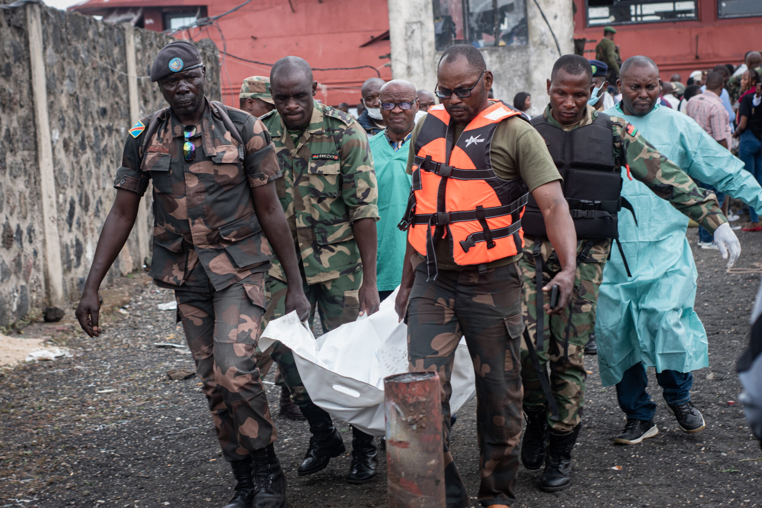 Dozens dead after vessel capsizes in eastern Congo lake, witnesses say ΛΔ Κονγκό: Τουλάχιστον 78 νεκροί και δεκάδες αγνοούμενοι σε ναυάγιο στη λίμνη Κίβου