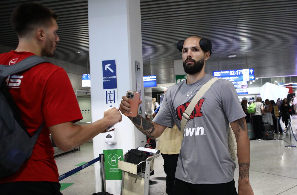 Αναχώρησε για Κωνσταντινούπολη ο Ολυμπιακός (ΦΩΤΟ) 12 Αναχώρησε για Κωνσταντινούπολη ο Ολυμπιακός (ΦΩΤΟ)