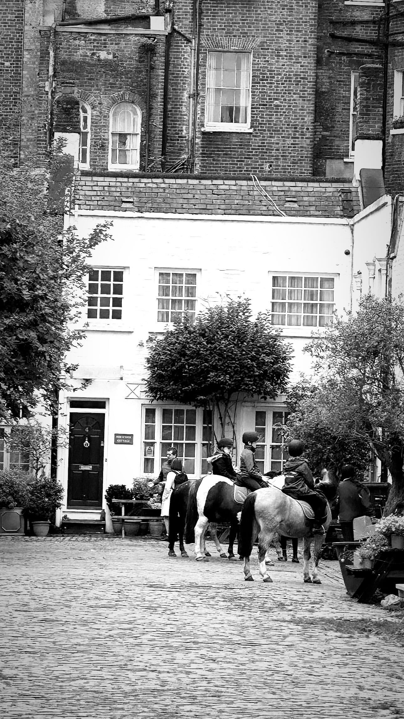 Βίκυ Καγιά: Στο Λονδίνο με τα παιδιά της – Το φωτογραφικό άλμπουμ του ταξιδιού της