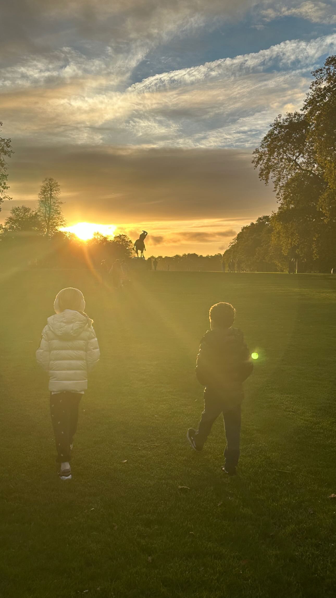 Βίκυ Καγιά: Στο Λονδίνο με τα παιδιά της – Το φωτογραφικό άλμπουμ του ταξιδιού της