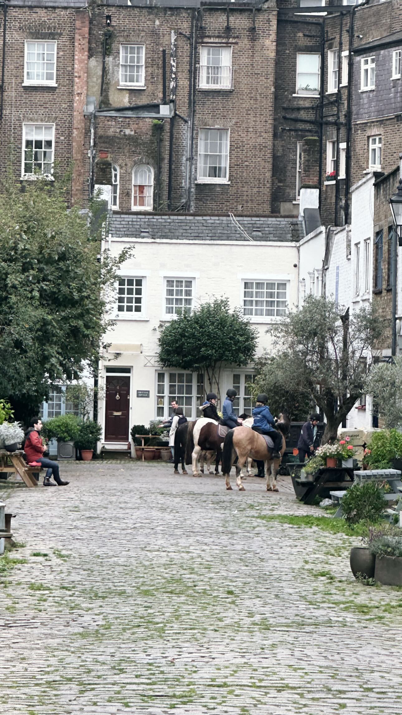 Βίκυ Καγιά: Στο Λονδίνο με τα παιδιά της – Το φωτογραφικό άλμπουμ του ταξιδιού της