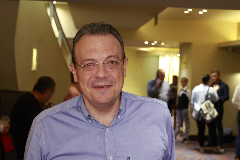 ΣΥΡΙΖΑ: Ξεκίνησε σε φορτισμένη ατμόσφαιρα η ΚΕ – Προηγήθηκαν ένταση και λογομαχίες 7 ΣΥΡΙΖΑ: Ξεκίνησε σε φορτισμένη ατμόσφαιρα η ΚΕ – Προηγήθηκαν ένταση και λογομαχίες