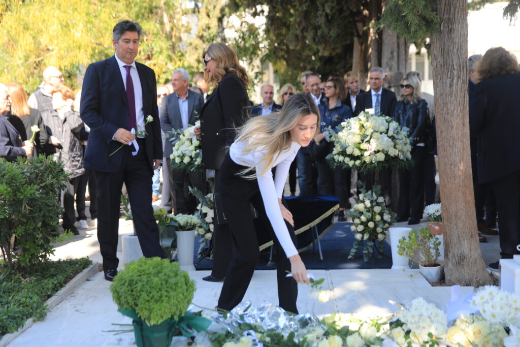 Tελέσθηκε το μνημόσυνο για τη συμπλήρωση τριών ετών από τον θάνατο της Φώφης Γεννηματά 10 Tελέσθηκε το μνημόσυνο για τη συμπλήρωση τριών ετών από τον θάνατο της Φώφης Γεννηματά