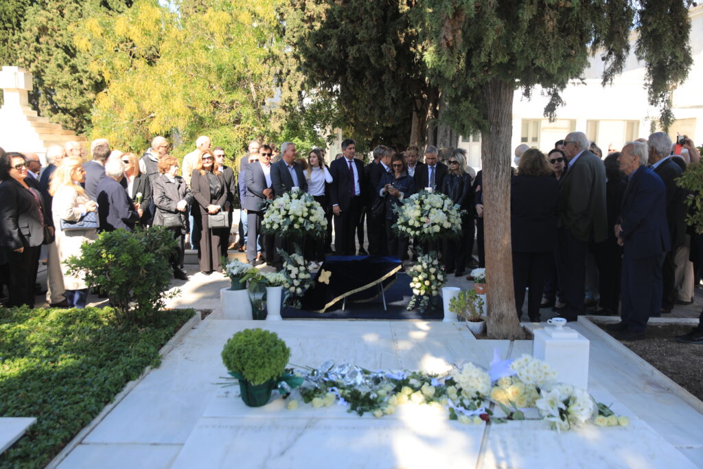 Tελέσθηκε το μνημόσυνο για τη συμπλήρωση τριών ετών από τον θάνατο της Φώφης Γεννηματά 9 Tελέσθηκε το μνημόσυνο για τη συμπλήρωση τριών ετών από τον θάνατο της Φώφης Γεννηματά