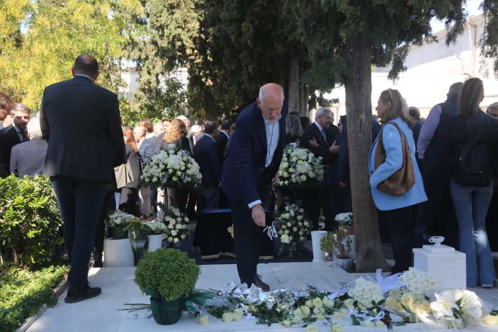 Tελέσθηκε το μνημόσυνο για τη συμπλήρωση τριών ετών από τον θάνατο της Φώφης Γεννηματά 13 Tελέσθηκε το μνημόσυνο για τη συμπλήρωση τριών ετών από τον θάνατο της Φώφης Γεννηματά