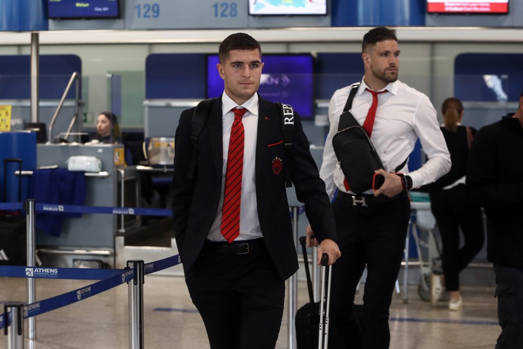 “Πέταξαν” για Μάλμε με στόχο το… τρίποντο οι ερυθρόλευκοι 10 “Πέταξαν” για Μάλμε με στόχο το… τρίποντο οι ερυθρόλευκοι