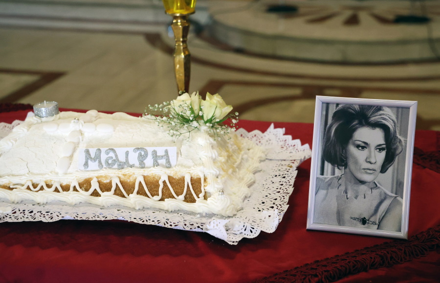 Μαίρη Χρονοπούλου: Το ετήσιο μνημόσυνο της σπουδαίας κυρίας του ελληνικού κινηματογράφου – Φωτογραφίες