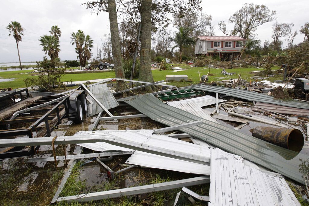 Τυφώνας Ελίν: Εκτός από τα θύματα και τις τεράστιες ζημιές, οι Αμερικανοί πρέπει να αντιμετωπίσουν και θεωρίες συνωμοσίας