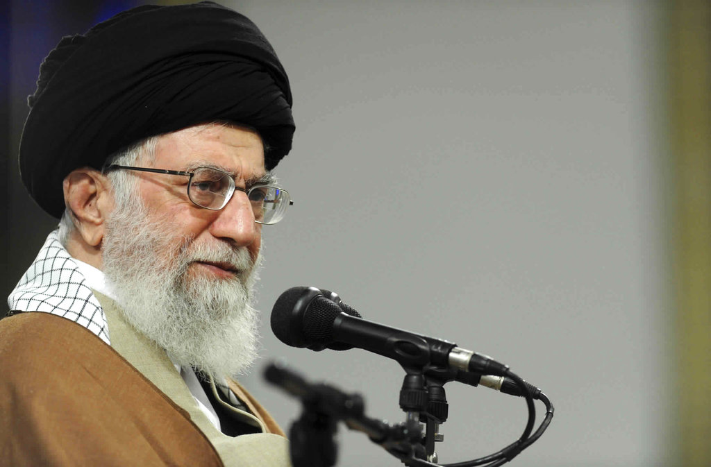 Ιράν – Ισραήλ: Ένδειξη αποκλιμάκωσης η ήπια αντίδραση του Αλί Χαμενεΐ στην ισραηλινή επίθεση