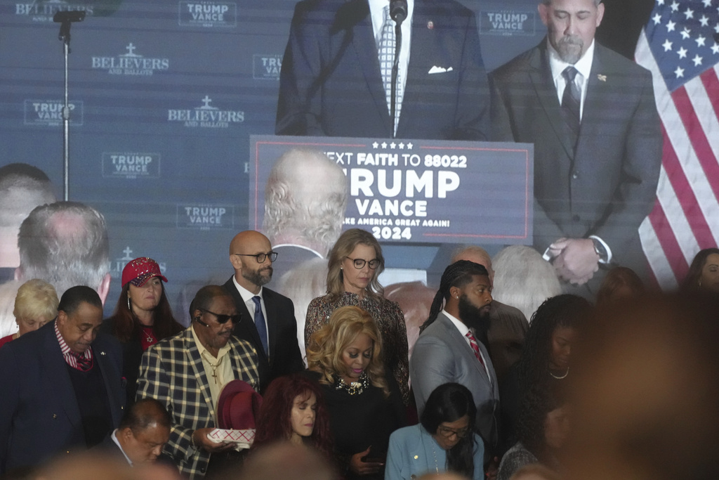 Ο Τραμπ εστιάζει στη χριστιανική ψήφο: «Το χέρι του Θεού με έσωσε για έναν σκοπό»