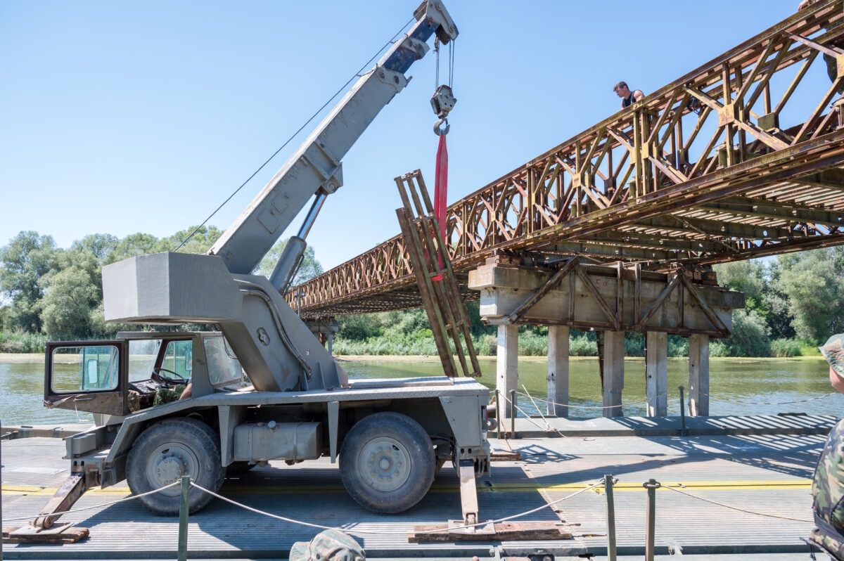 Ο Στρατός «σήκωσε» πλωτή γέφυρα στον Αξιό σε μια εβδομάδα - Η τολμηρή και πρωτοποριακή αποστολή 6 Ο Στρατός «σήκωσε» πλωτή γέφυρα στον Αξιό σε μια εβδομάδα - Η τολμηρή και πρωτοποριακή αποστολή