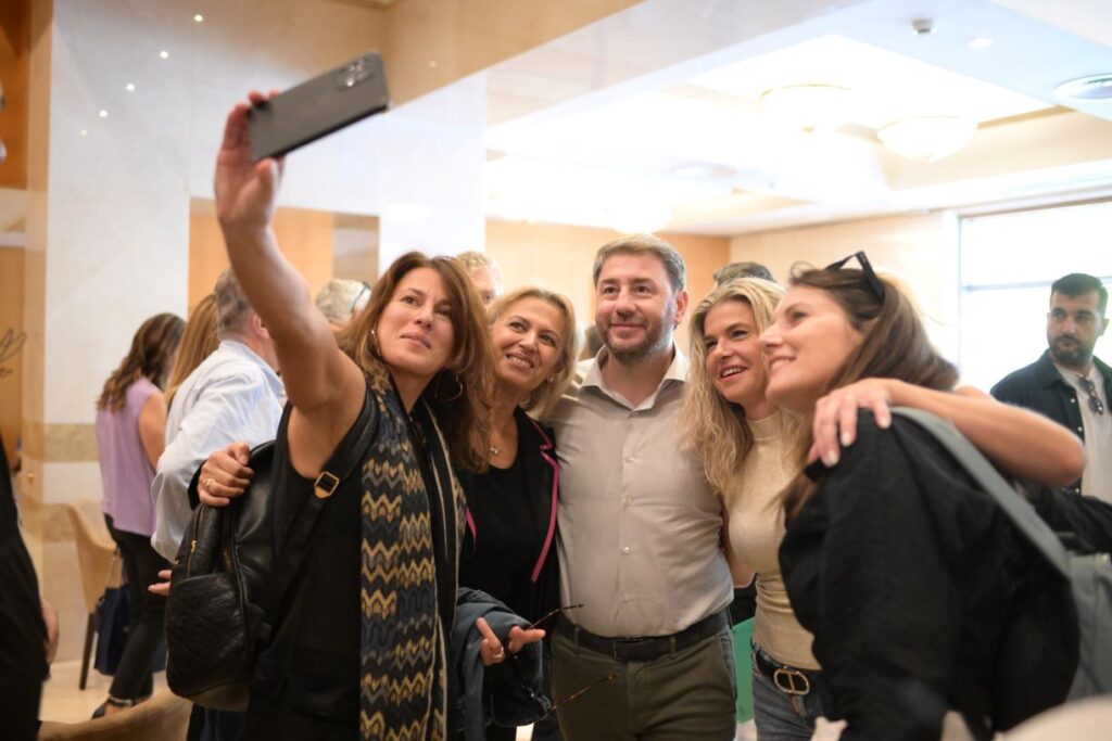 Ν. Ανδρουλάκης: Δύναμή μου ο απλός κόσμος του ΠΑΣΟΚ 9 Ν. Ανδρουλάκης: Δύναμή μου ο απλός κόσμος του ΠΑΣΟΚ