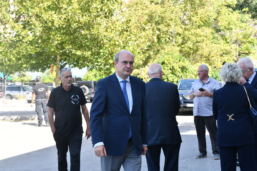 Μίμης Πλέσσας: Θλίψη στο τελευταίο «αντίο» – Ποιοι έδωσαν το παρών στο Α’ Νεκροταφείο 8 Μίμης Πλέσσας: Θλίψη στο τελευταίο «αντίο» – Ποιοι έδωσαν το παρών στο Α’ Νεκροταφείο