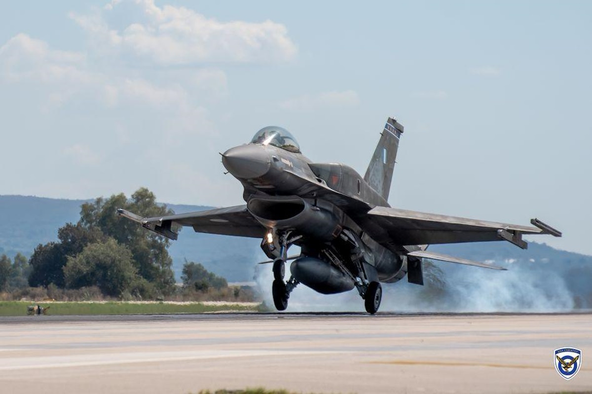 Μαχητικά αεροσκάφη F-16 Viper παραλαμβάνει η Πολεμική Αεροπορία - Οι «Οχιές» φτάνουν στη Λάρισα 5 Μαχητικά αεροσκάφη F-16 Viper παραλαμβάνει η Πολεμική Αεροπορία - Οι «Οχιές» φτάνουν στη Λάρισα