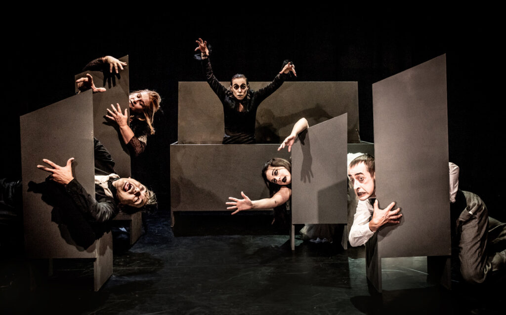 «NOMSFERATU»: Η διάσημη και εμβληματική ιστορία του Δράκουλα, σε θεατρική σύλληψη και σκηνοθεσία του Johnny Ο στο θέατρο «Φούρνος» 3 «NOMSFERATU»: Η διάσημη και εμβληματική ιστορία του Δράκουλα, σε θεατρική σύλληψη και σκηνοθεσία του Johnny Ο στο θέατρο «Φούρνος»