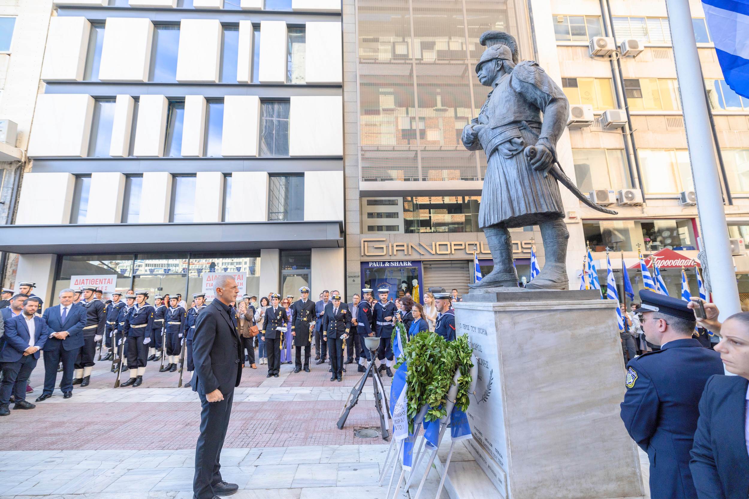 Σε κλίμα εθνικής υπερηφάνειας ο εορτασμός της 28ης Οκτωβρίου στον Πειραιά - Φωτογραφίες από την παρέλαση