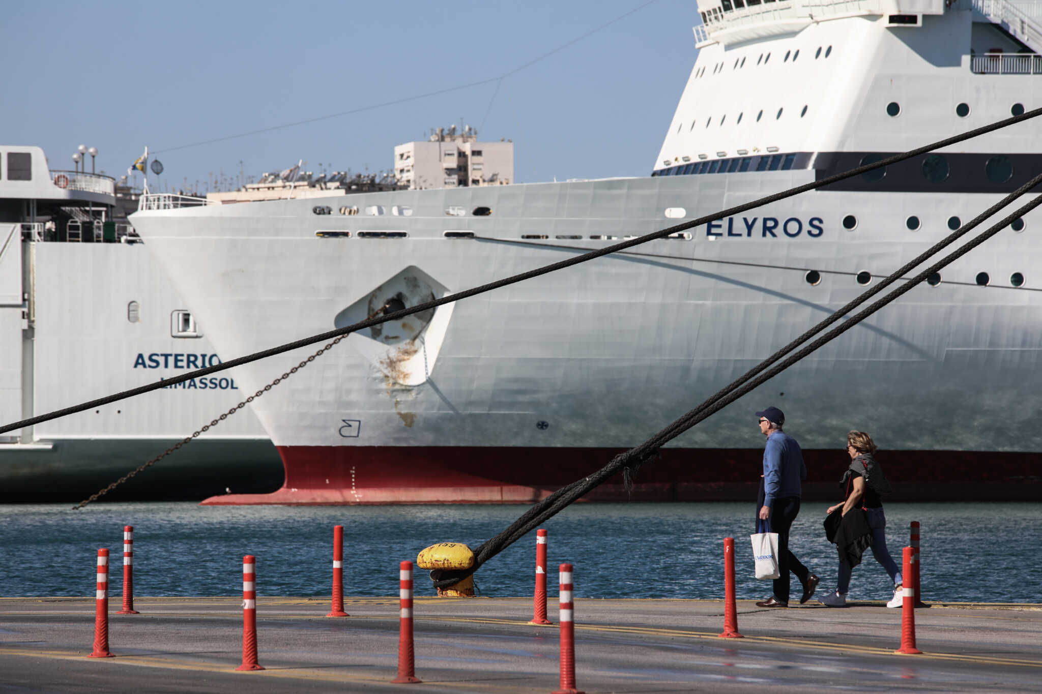 Χωρίς πλοία για άλλες 48 ώρες καθώς συνεχίζεται η απεργία – Συνάντηση με τον υπουργό Ναυτιλίας ζητάει η ΠΝΟ