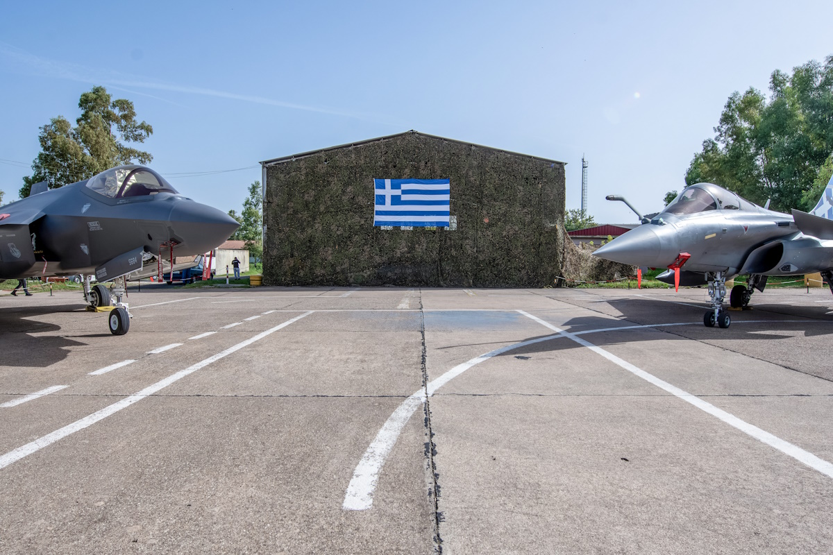 Στην άσκηση «Ramstein Flag» ο Δένδιας: Τον εντυπωσίασαν F-35 και Rafale, είδε το παρόν και το μέλλον της Πολεμικής Αεροπορίας
