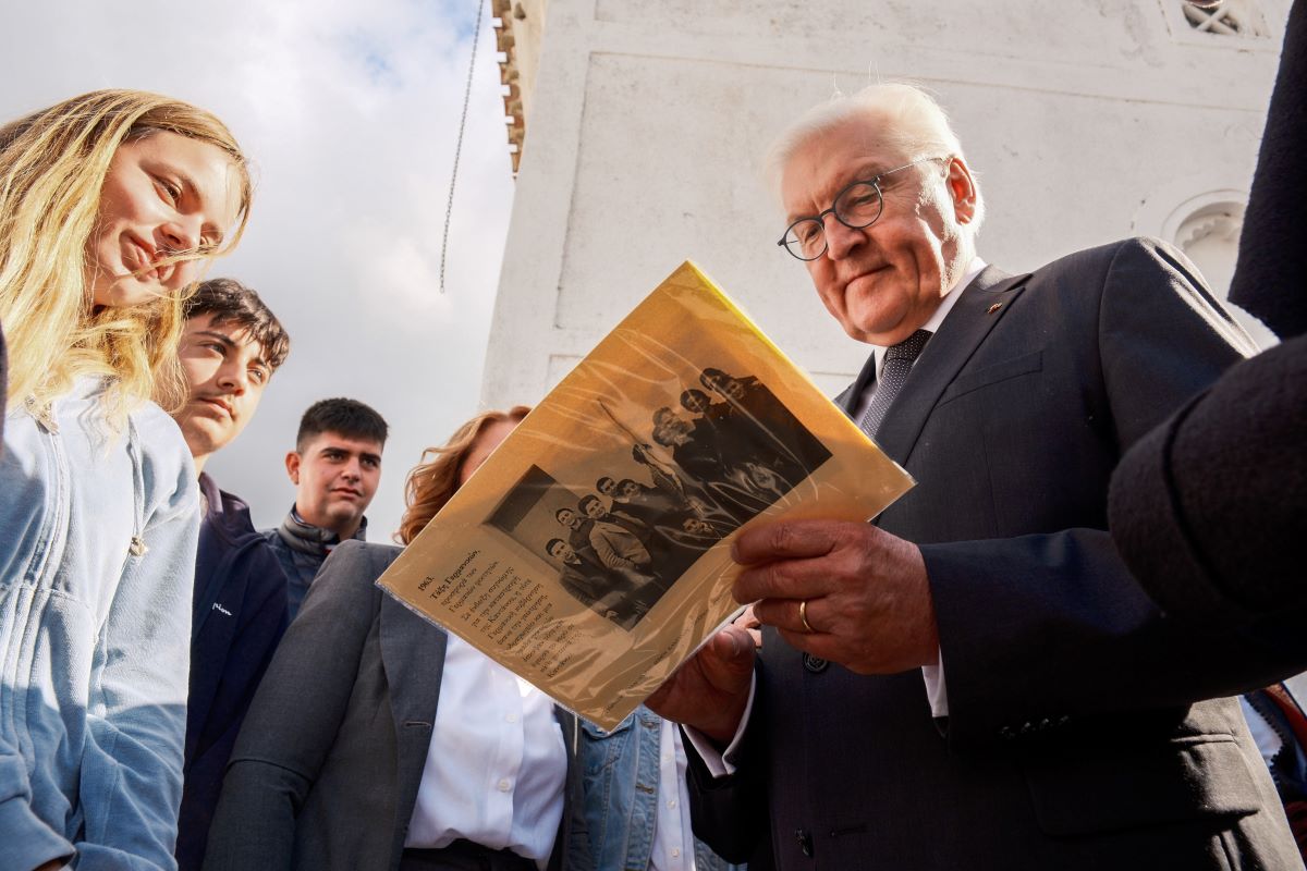 Στα ελληνικά η συγγνώμη Σταϊνμάιερ στη μαρτυρική Κάνδανο – Ούτε κουβέντα για τις αποζημιώσεις