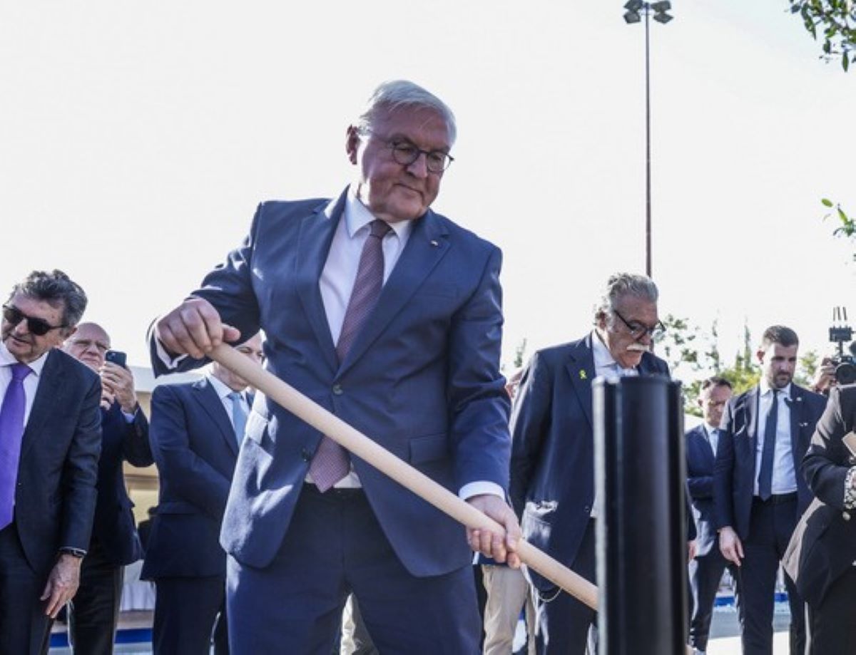 Ο Σταϊνμάιερ ζήτησε συγγνώμη στα ελληνικά στη μαρτυρική Κάνδανο – Ούτε κουβέντα για τις αποζημιώσεις