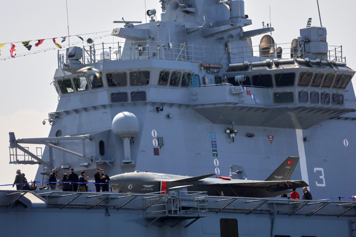 Νατοϊκή άσκηση «βάζει» ελληνικά F-16 να «χτυπήσουν» την ναυαρχίδα του τουρκικού Στόλου