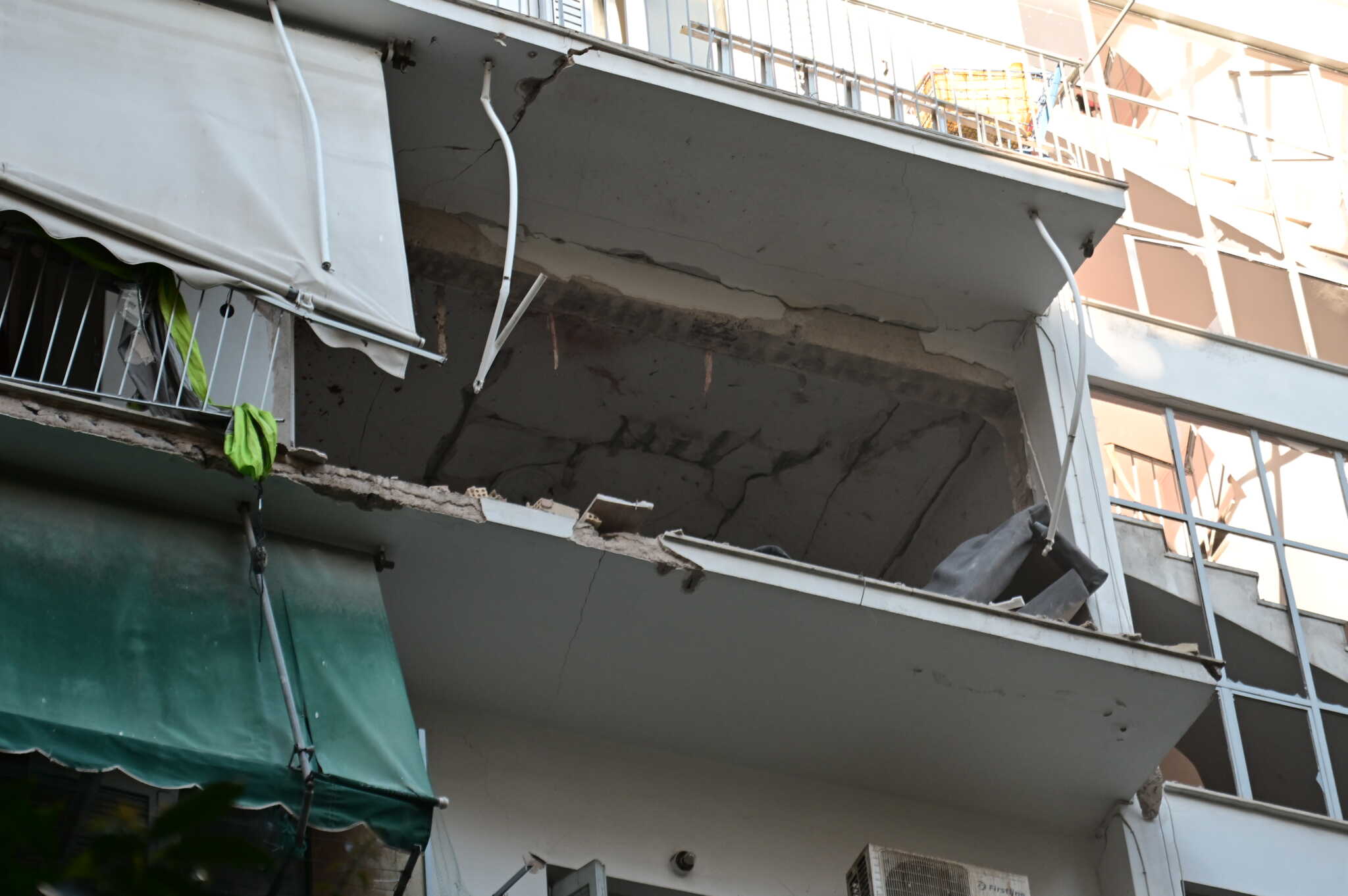 Μυστήριο με τους ένοικους του διαμερίσματος στους Αμπελόκηπους – Τις έρευνες για την έκρηξη αναλαμβάνει η Αντιτρομοκρατική