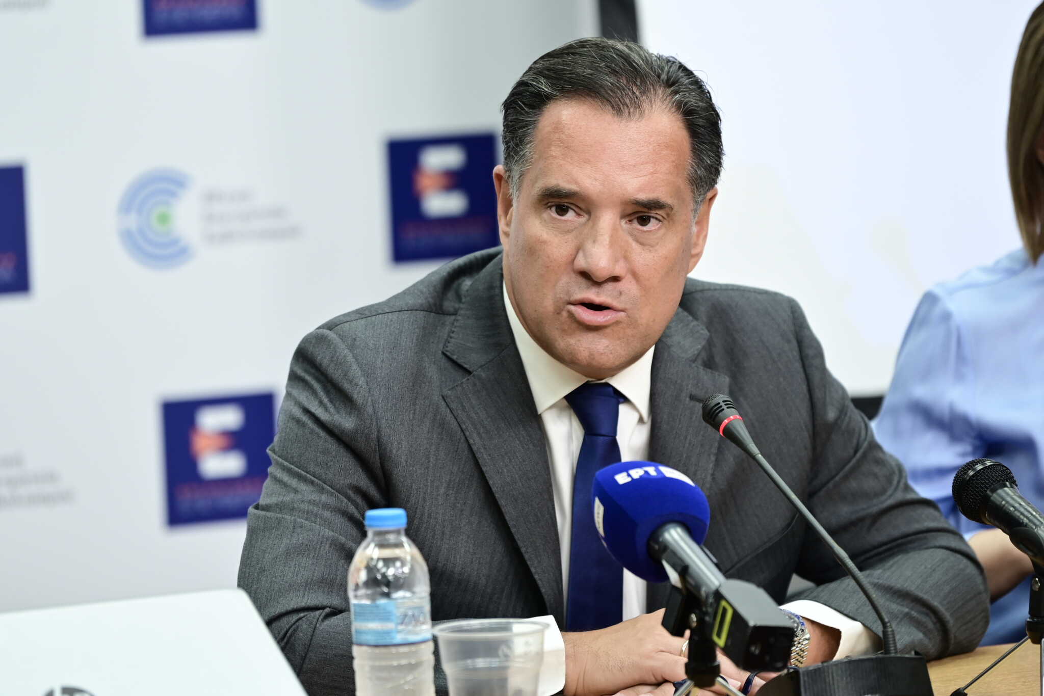 Άδωνις Γεωργιάδης για το περιστατικό στον Ερυθρό Σταυρό: «Το ασανσέρ τηρούσε όλους τους κανόνες ασφαλείας»