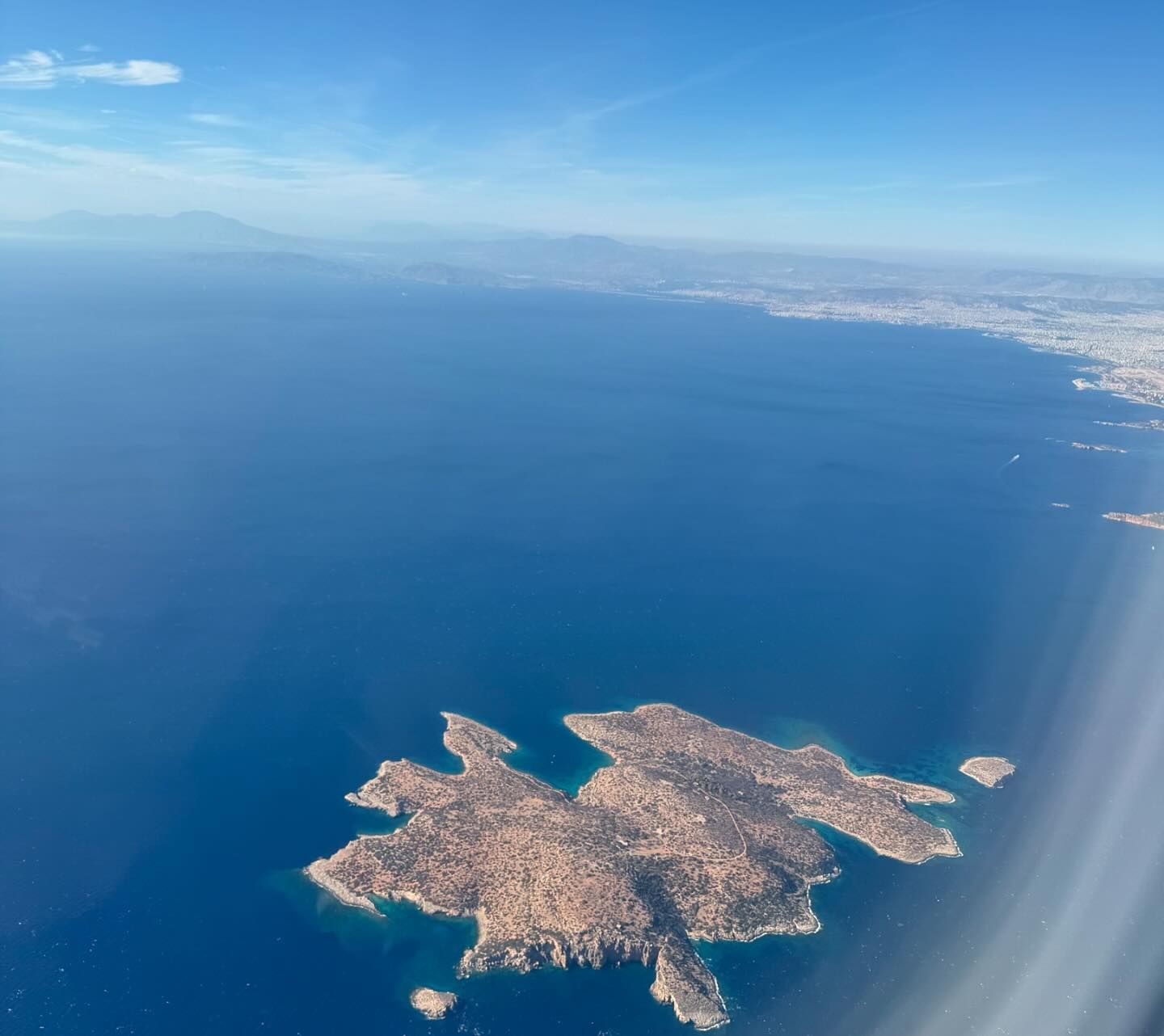 Ελένη Μενεγάκη: Οι φωτογραφίες από το αεροπλάνο και το μήνυμα – «Πουθενά αλλού δεν θα ήθελα να ζήσω»