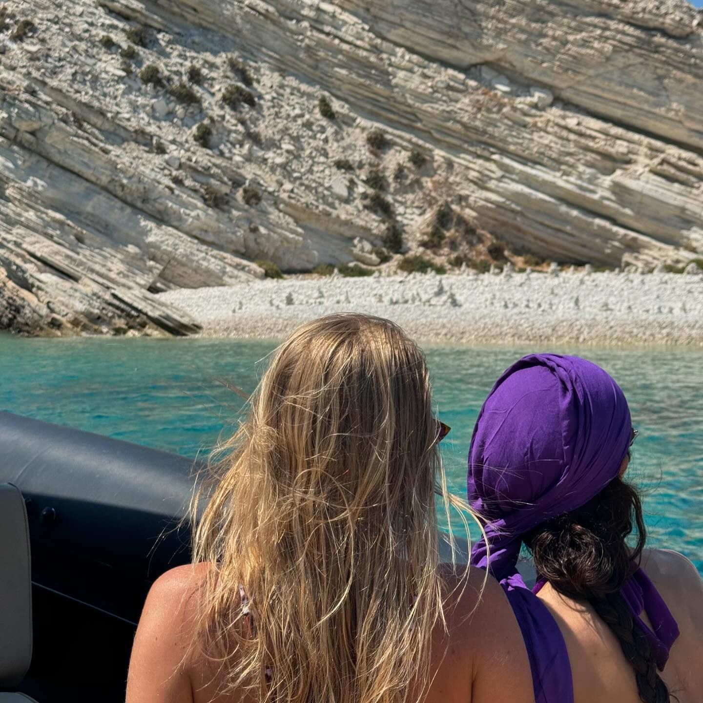 Αμαλία Κωστοπούλου: Οι αδημοσίευτες φωτογραφίες από τις διακοπές της στην Ελλάδα μαζί με τον σύντροφό της