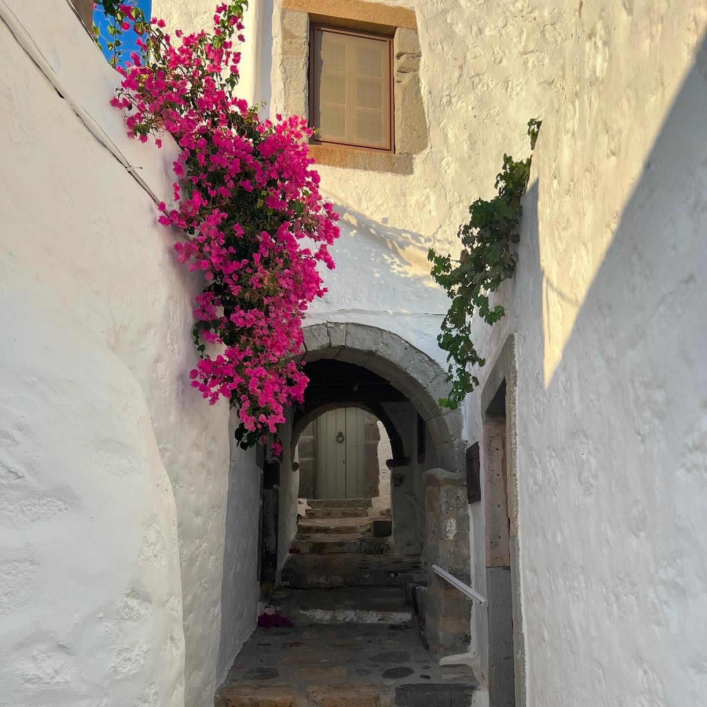 Αμαλία Κωστοπούλου: Οι αδημοσίευτες φωτογραφίες από τις διακοπές της στην Ελλάδα μαζί με τον σύντροφό της