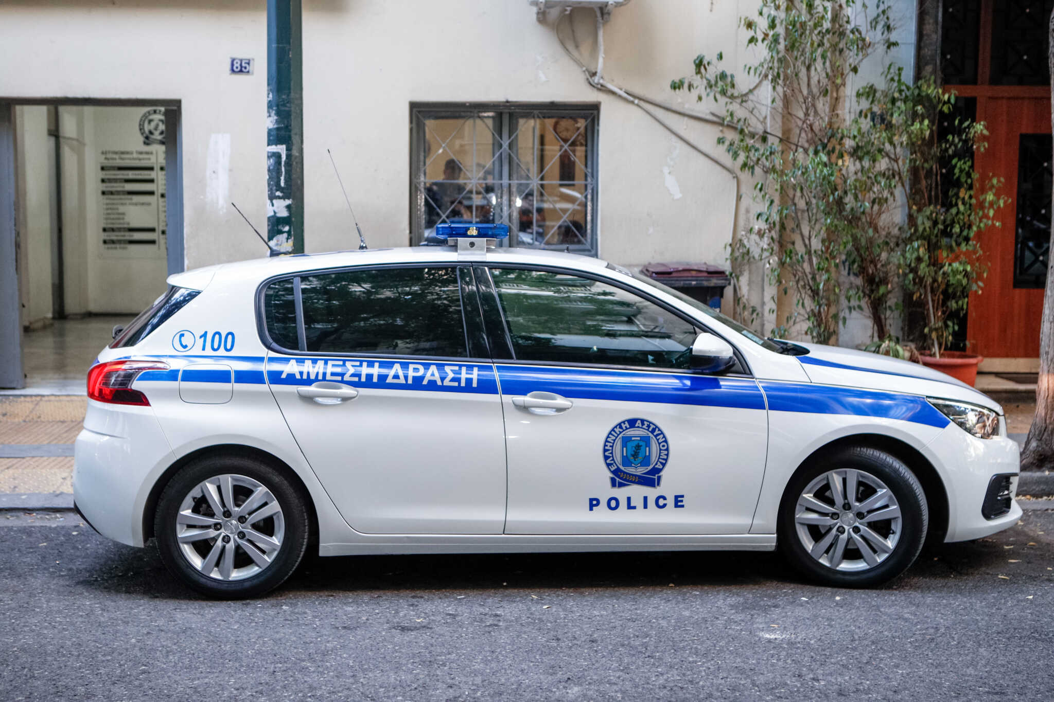 Συνελήφθη 38χρονος καταζητούμενος για τουλάχιστον 6 παράνομες υιοθεσίες – Εκκρεμούσαν εις βάρος του 2 εντάλματα