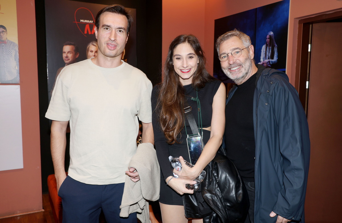 Θοδωρής Αθερίδης: Στο θέατρο με την κόρη του Φωτεινή και τον σύζυγό της, Κωνσταντίνο Μαγκλάρα