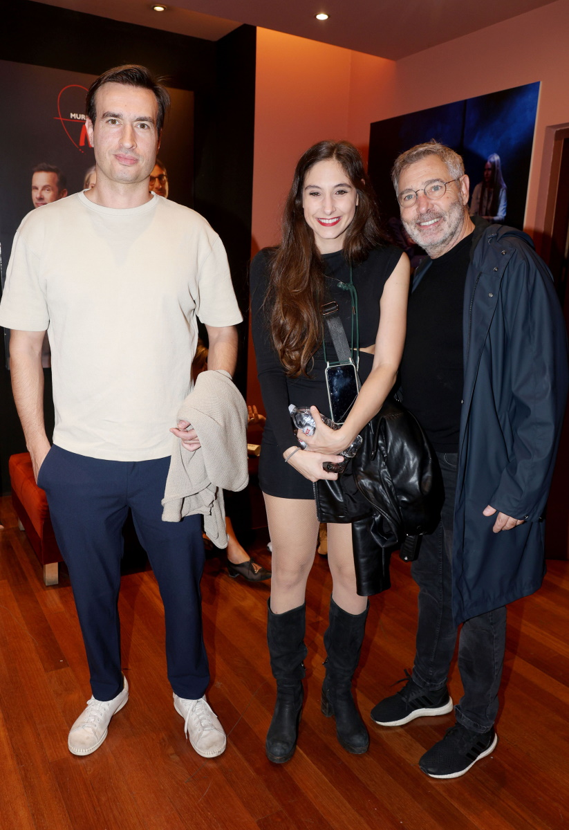 Θοδωρής Αθερίδης: Στο θέατρο με την κόρη του Φωτεινή και τον σύζυγό της, Κωνσταντίνο Μαγκλάρα