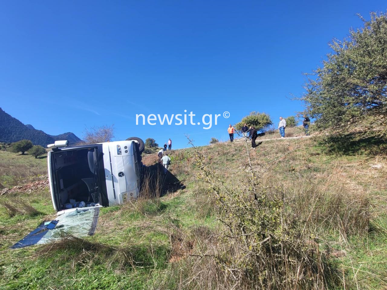«Τα παιδιά μου σώθηκαν από ένα δέντρο» λέει μητέρα μαθητών για την ανατροπή του λεωφορείου στα Καλάβρυτρα 9 «Τα παιδιά μου σώθηκαν από ένα δέντρο» λέει μητέρα μαθητών για την ανατροπή του λεωφορείου στα Καλάβρυτρα